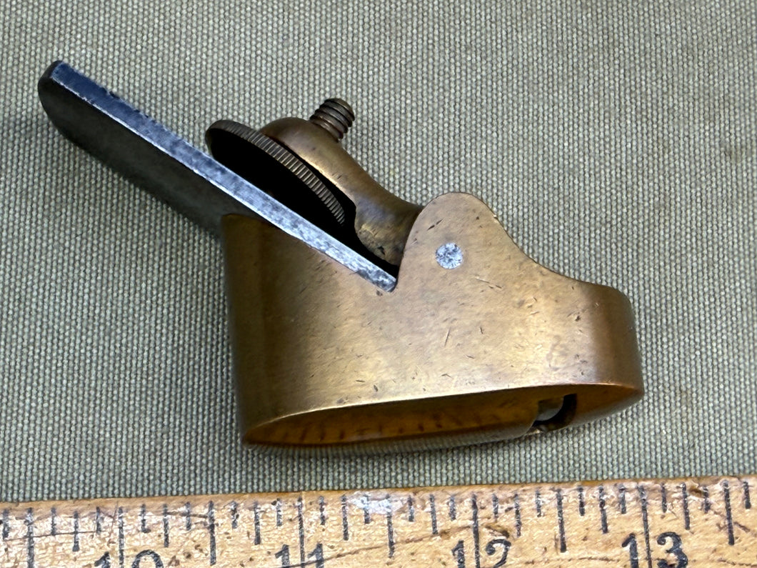 PRESTON VIOLIN MAKERS round bottom THUMB PLANE WITH SERATED IRON - Boyshill Tools and Treen