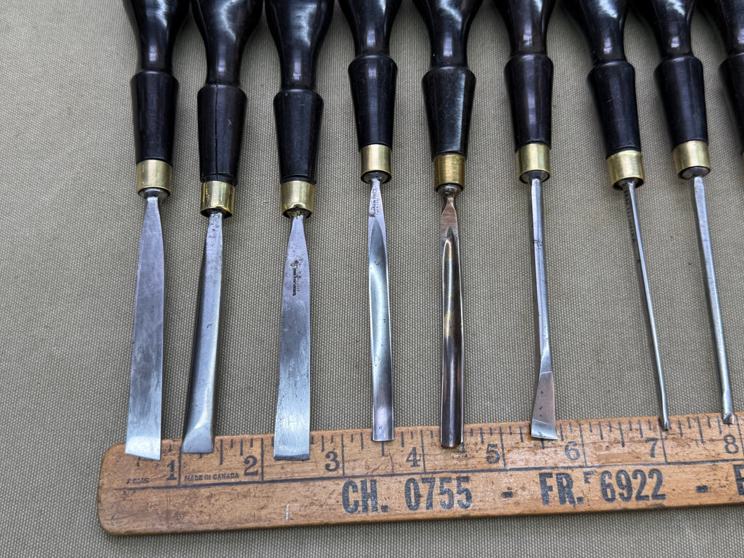 SUPERB SET OF 12 MARPLES CARVING CHISELS IN ANTIQUE PRESENTATION BOX - Boyshill Tools and Treen
