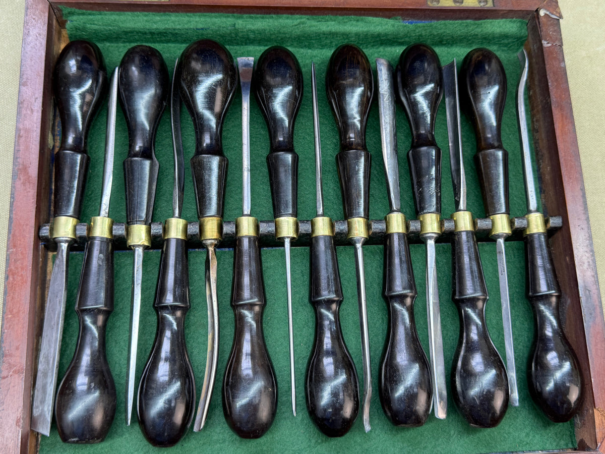 SUPERB SET OF 12 MARPLES CARVING CHISELS IN ANTIQUE PRESENTATION BOX ...