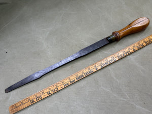 LARGE BOX HANDLE SCREWDRIVER CRACKS IN HANDLE - Boyshill Tools and Treen