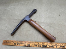 Load image into Gallery viewer, BRICKLAYER OR STONEMASON HAMMER.