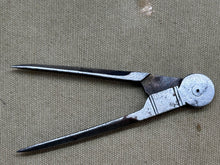 Load image into Gallery viewer, 2 ANTIQUE DIVIDERS - Boyshill Tools and Treen