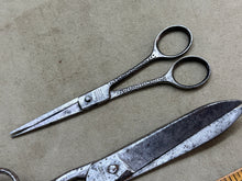 Load image into Gallery viewer, 2 RARE PAIRS VINTAGE SCISSORS , 1 GIESEN &amp; FORSTHOFF 1 BLYDE SHEFFIELD John Blyde (1828-1899) - Boyshill Tools and Treen