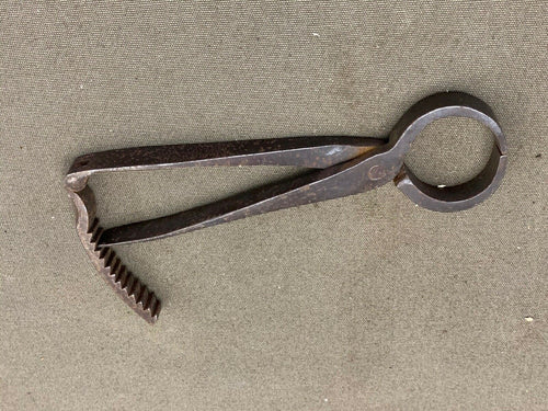 NICE VINTAGE LOCKING CRAMP DEVICE. I DON'T WNOW WHAT USE. - Boyshill Tools and Treen