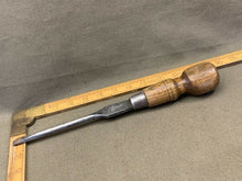 Load image into Gallery viewer, VINTAGE SCREWDRIVER 1944 RIDGE. WAR MARK - Boyshill Tools and Treen