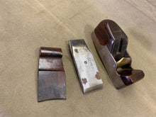 Load image into Gallery viewer, EXCEPTIONALLY FINE ROSEWOOD INFILL SMOOTHING PLANE BY HOLLAND LONDON NO 782. UNTOUCHED FOR 70YEARS AS FOUND. - Boyshill Tools and Treen